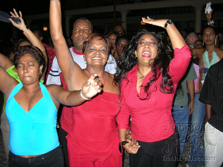 trini_revellers_2k6_launch-053