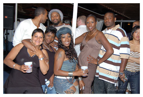 amnesia_boat_cruise_2007-044