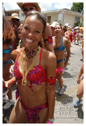 kadooment_day_2008_pt1-047