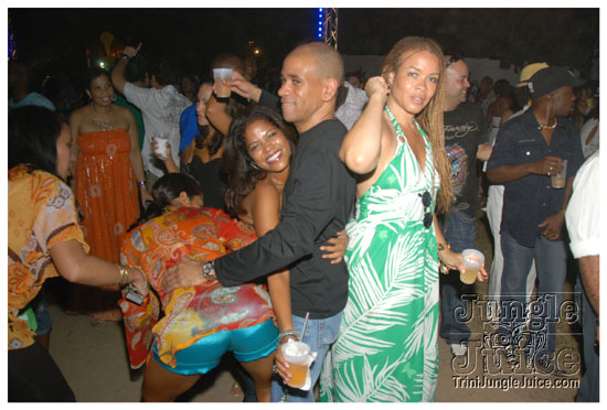 beach_house_carnival_2010_pt2-095