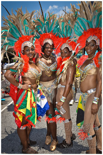 atl_carnival_parade_2012_pt1-038